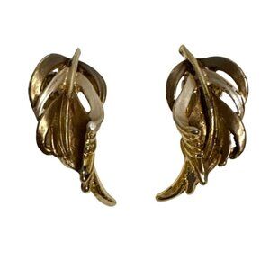 Vintage Gold Tone Leaf Clip-On Earrings Elegant Cut Out Design